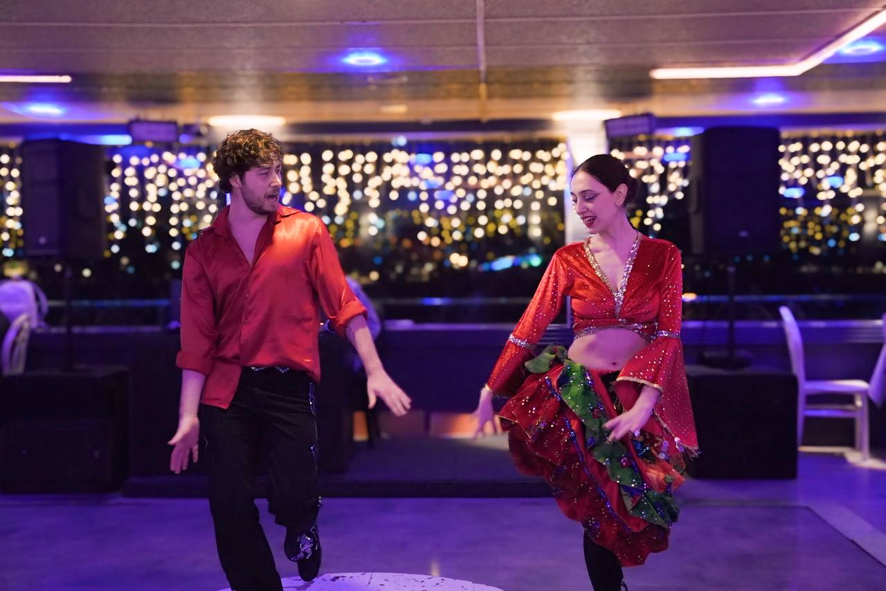 Dinner Cruise VIP Area No Alcohol (Round-Trip Transfer)